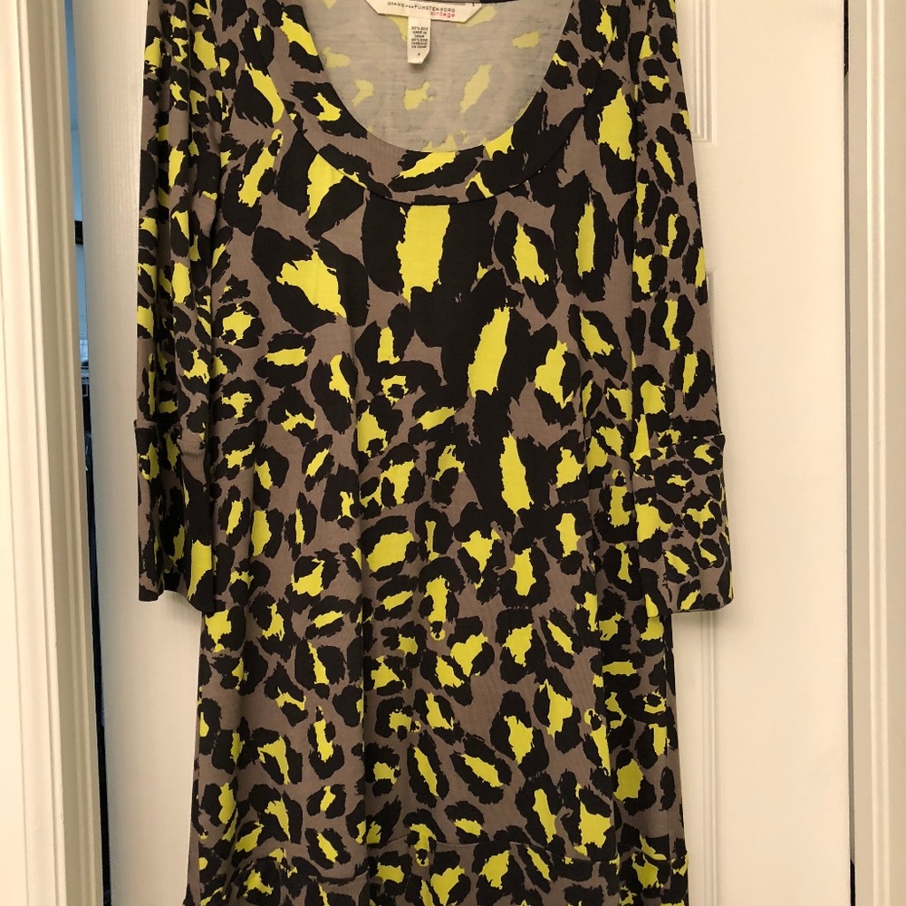 DVF Vintage Snow Leopard Silk Shift Dress - Size 4